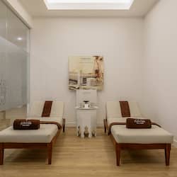 Couples treatment room(s), sauna, hot tub, steam room, body treatments