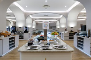 2 restaurants; breakfast, lunch, dinner, and brunch served -  Jupiter Albufeira Hotel - Family & Fun - All Inclusive 24h (Albufeira)