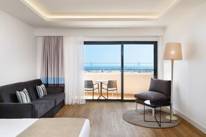 Deluxe Double Room, Sea View | Living area