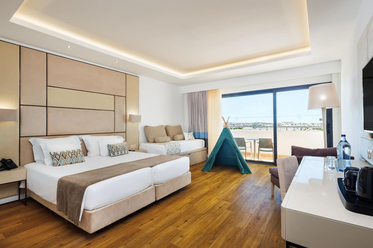 Family Room | Minibar, in-room safe, desk, laptop workspace