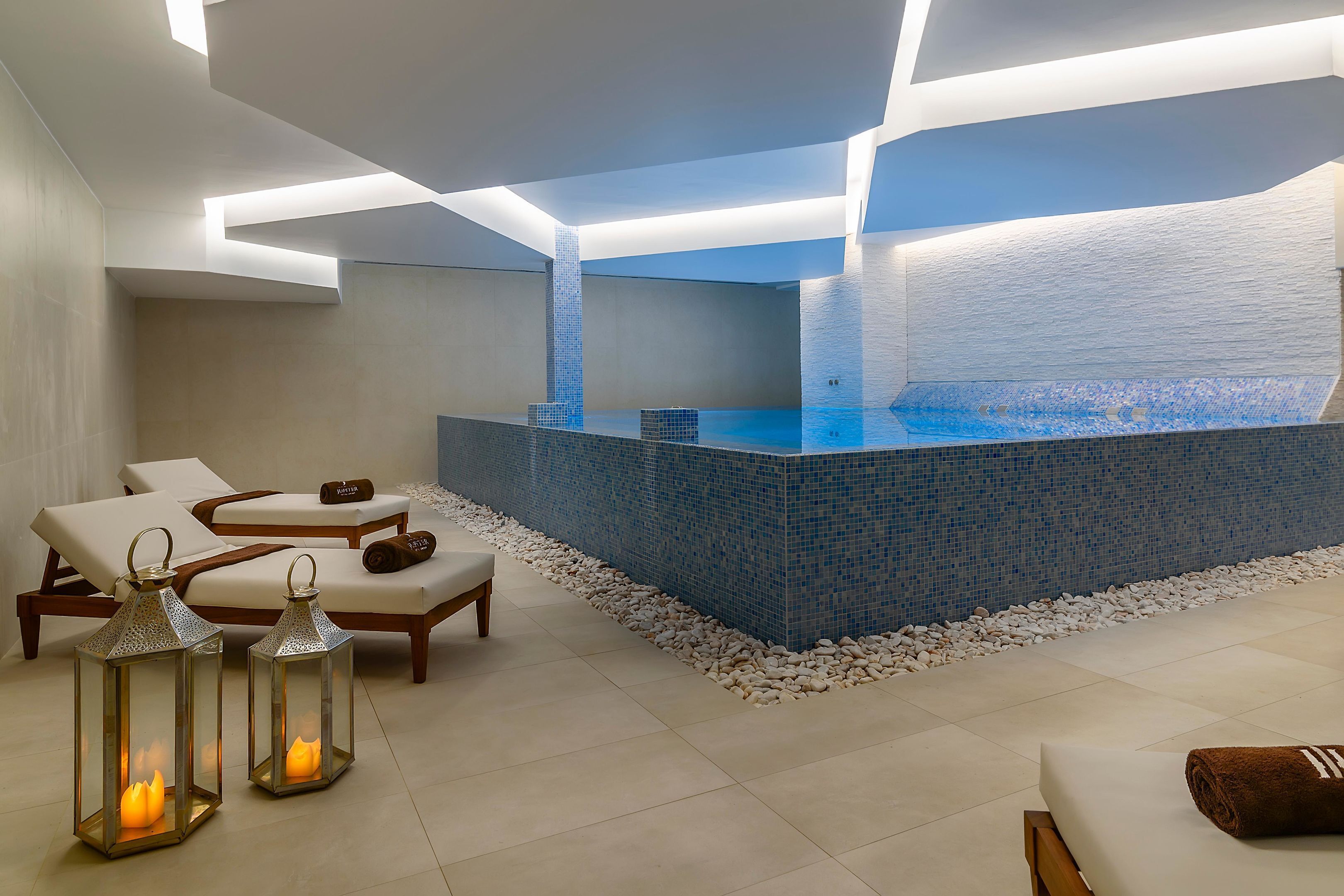 Salas de tratamientos para parejas, sauna, bañera de hidromasaje 