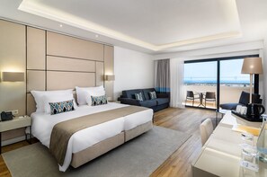 Minibar, in-room safe, desk, laptop workspace - Jupiter Albufeira Hotel - Family & Fun - All Inclusive (Albufeira)