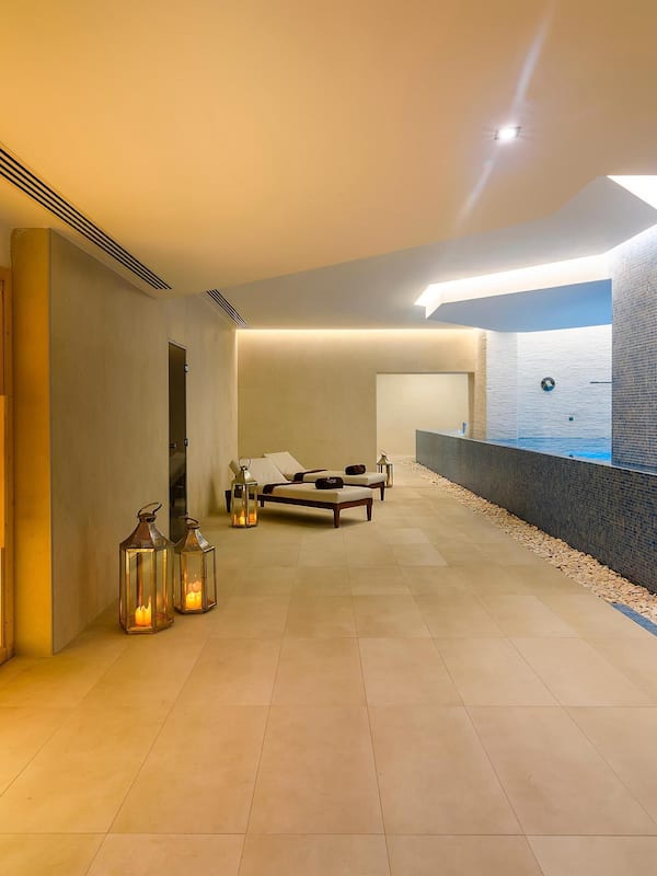 Couples treatment room(s), sauna, hot tub, steam room, body treatments