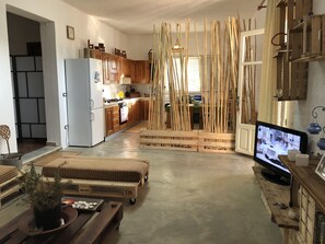 Villa, 3 habitaciones | Zona de estar | Una televisión de pantalla plana