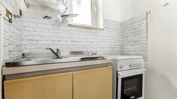 Departamento, planta baja | Cocina privada | Refrigerador, horno, parrilla de estufa y utensilios de cocina