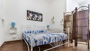 Unclassified image, 3 of 9, button - Partanna Mondello Low Cost (Palermo)