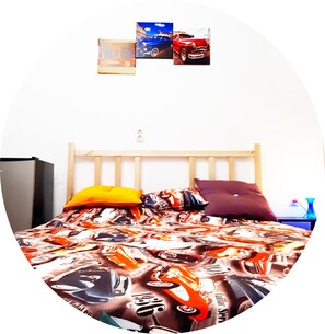 Estudio de diseñador, planta baja (Machines) | Ropa de cama de alta calidad y tabla de planchar con plancha 