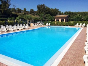 Seasonal outdoor pool, sun loungers - Agave Residence (Campofelice di Roccella)
