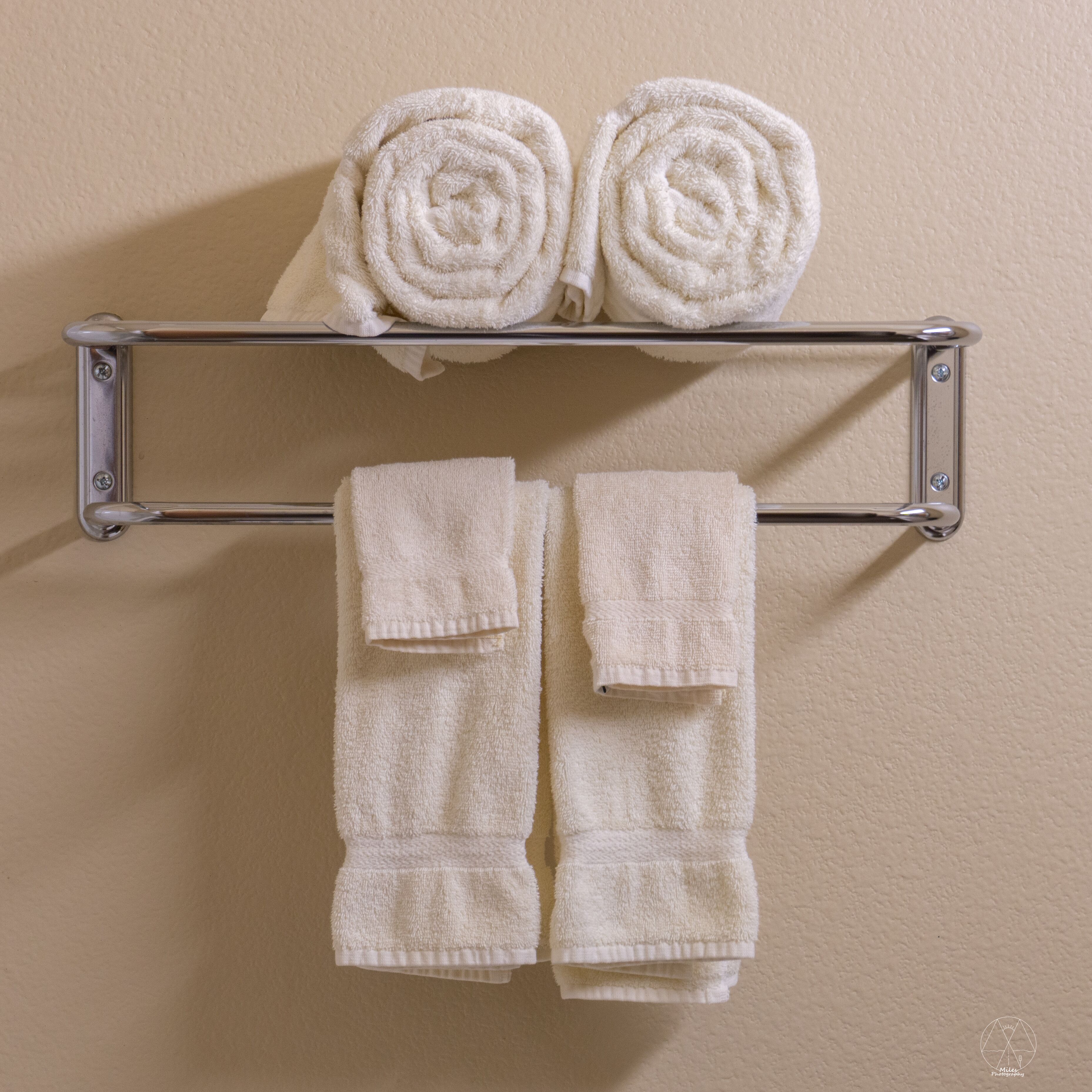 combined shower/bathtub, free toiletries, hair dryer, towels