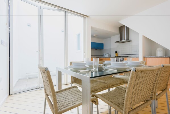 Apartment, 2 Bedrooms, Non Smoking | Living area