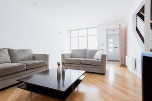 อพาร์ทเมนท์, 2 ห้องนอน, ปลอดบุหรี่ | ห้องนั่งเล่น | ทีวีจอแบน, Netflix