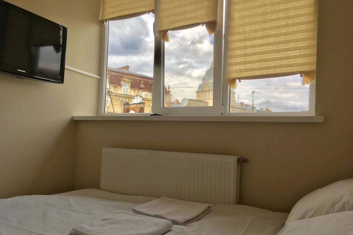 Premium bedding, soundproofing, iron/ironing board, free WiFi