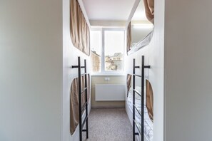 Premium bedding, soundproofing, iron/ironing board, free WiFi