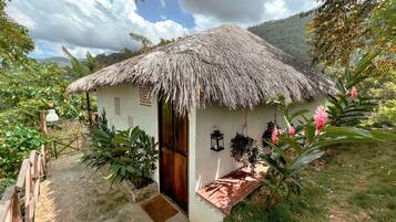 1 室のベッドルーム、イタリアのフレッテ製シーツ、高級寝具、羽毛の掛け布団