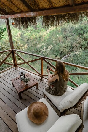 Bungalow's Waterfall View | 1 habitación, sábanas italianas Frette y ropa de cama de alta calidad 