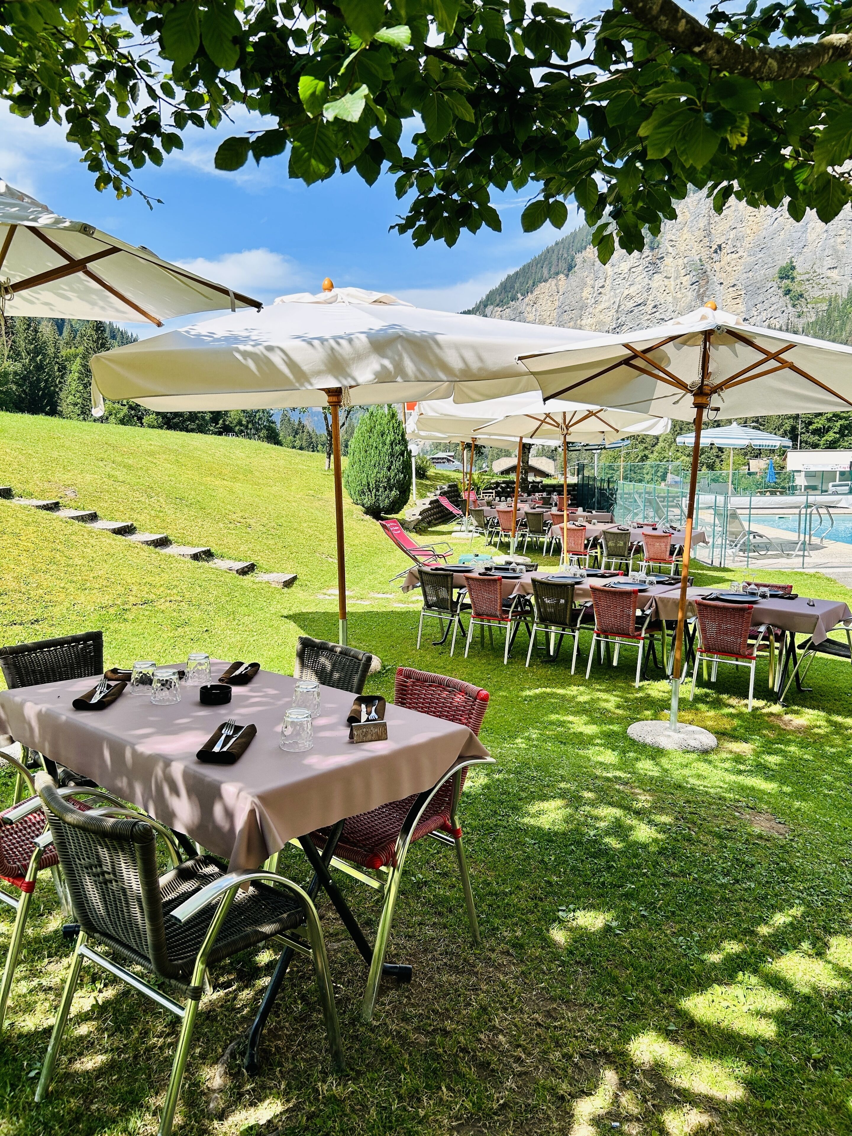 2 restaurants, breakfast, lunch, dinner served; French cuisine