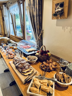 Daily buffet breakfast for a fee - Hameau des Prodains - Hôtel (Morzine)