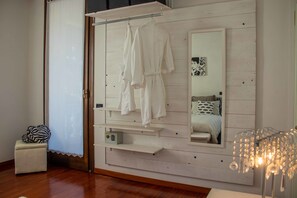 Deluxe Double Room | Premium bedding, down duvets, minibar, in-room safe - B&B Villa le Rondini (Castronno)
