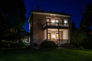 Front of property - B&B Villa le Rondini (Castronno)