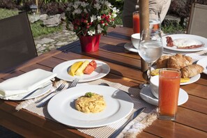 Free daily continental breakfast - El Refugio Hotel & Spa (Sasaima)