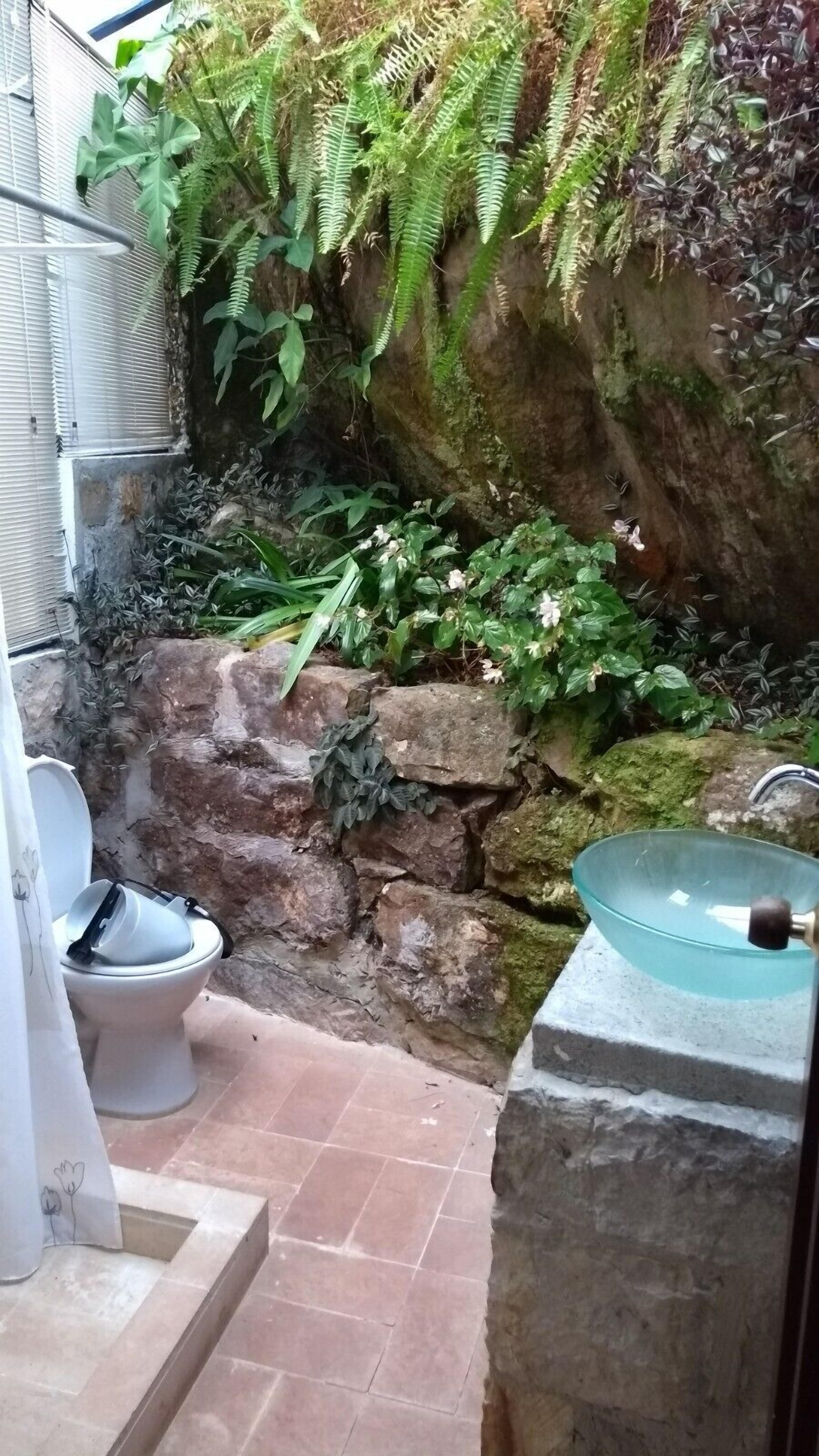 standard room | bathroom | shower, free toiletries, dressing gowns, towels