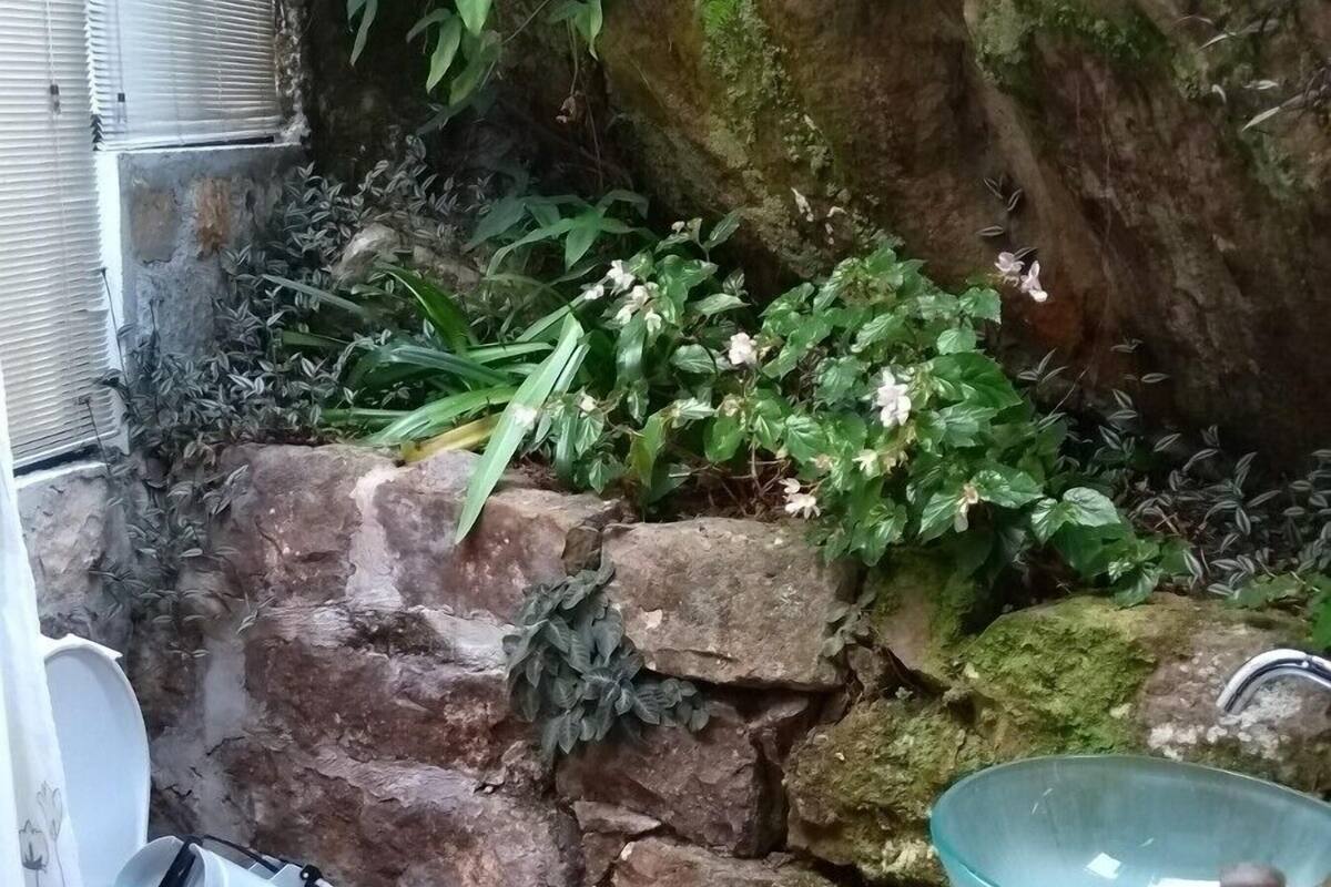 standard room | bathroom | shower, free toiletries, dressing gowns, towels