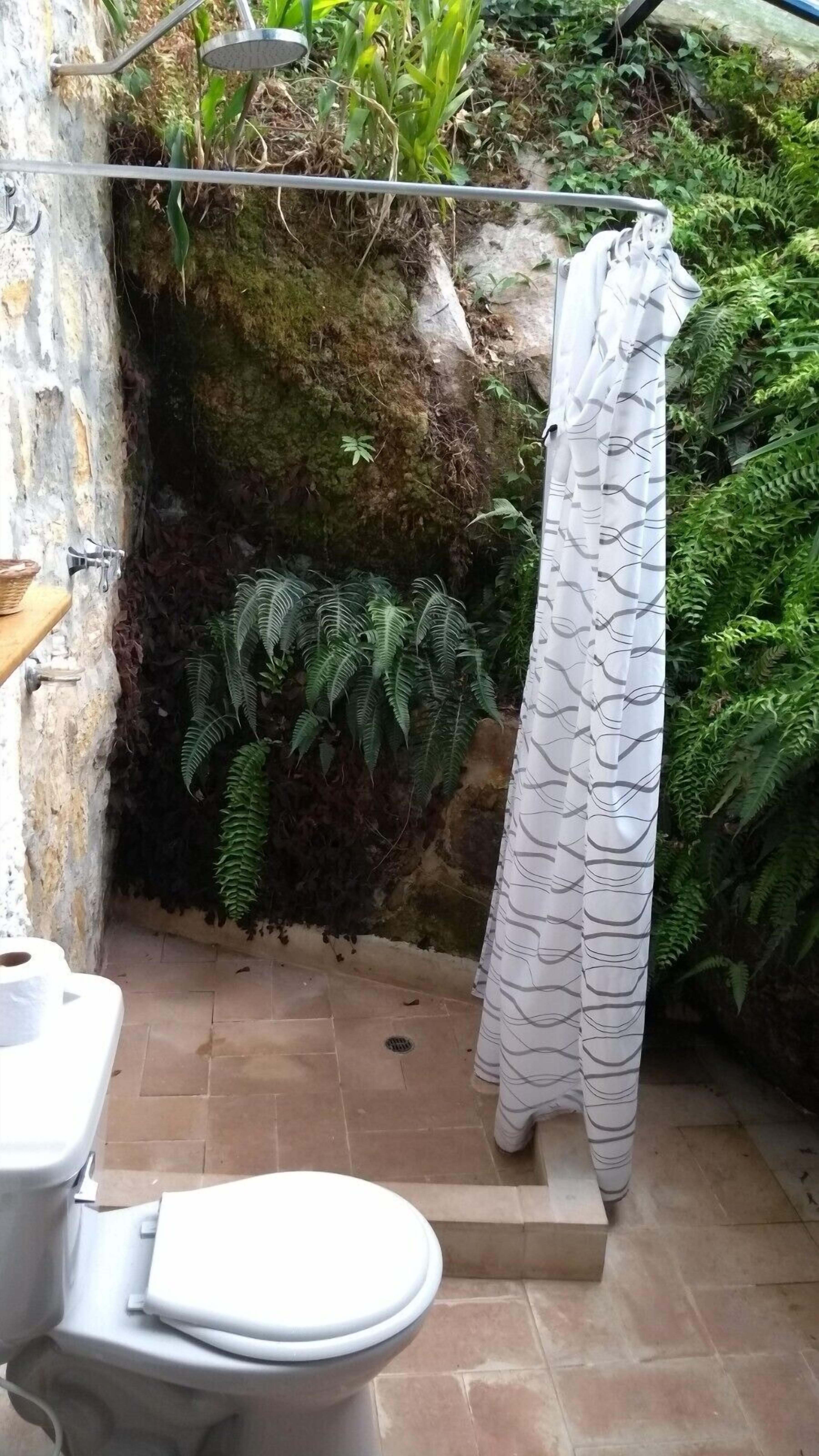 standard room | bathroom | shower, free toiletries, dressing gowns, towels