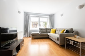 Premium Apartment | Living room | Flat-screen TV, Netflix