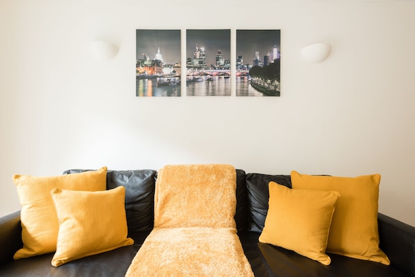 Apartment, 2 Bedrooms, Non Smoking (9999) | Living room | Flat-screen TV, Netflix