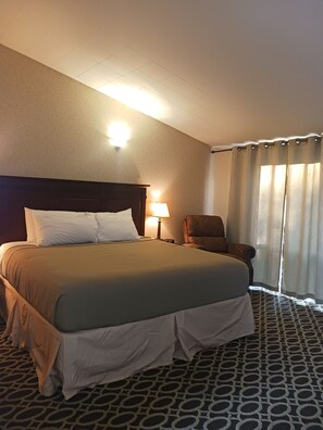 标准房, 1 张特大床 | 特色装修、笔记本电脑工作区、熨斗/熨板、免费 WiFi