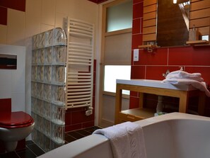 Double Room, Ensuite (Rouge Savoie)