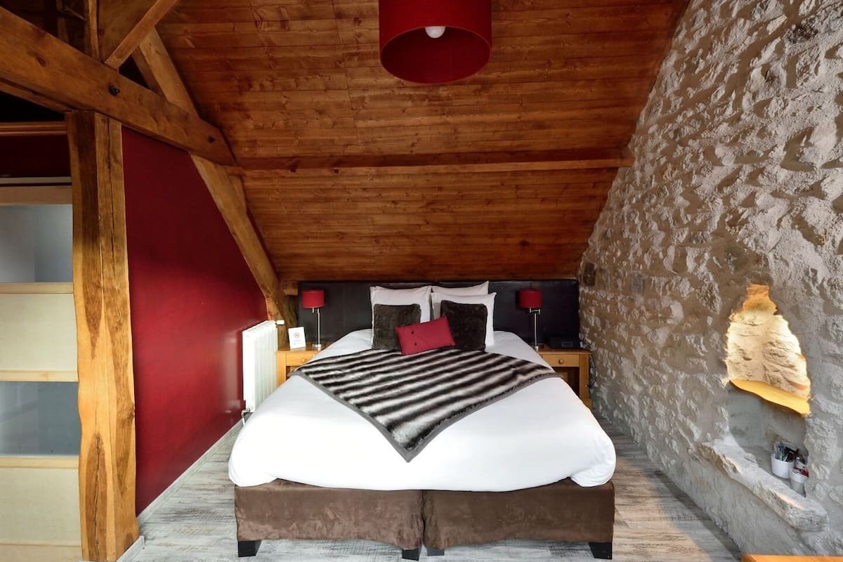 Double Room, Ensuite (Rouge Savoie)