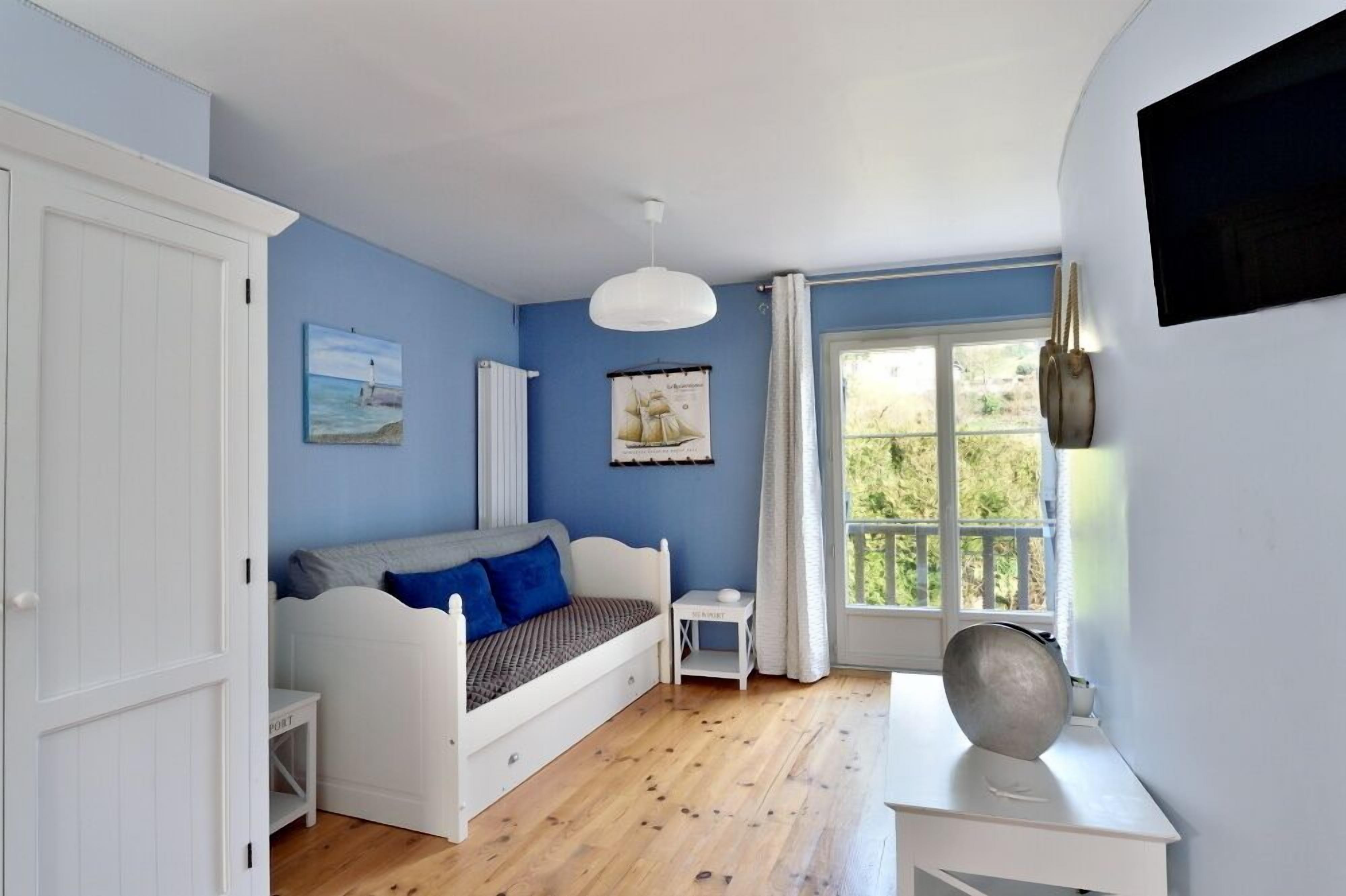 Chambre Quadruple, salle de bains attenante (Bleu Atlantique) | 1 chambre