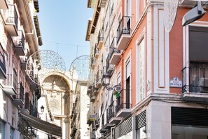 Front of property - Pensión Mesones (Granada)