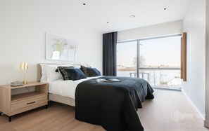 2 bedrooms, iron/ironing board, cots/infant beds, free WiFi - Platinum Apartments in Southwark 9992 (London)