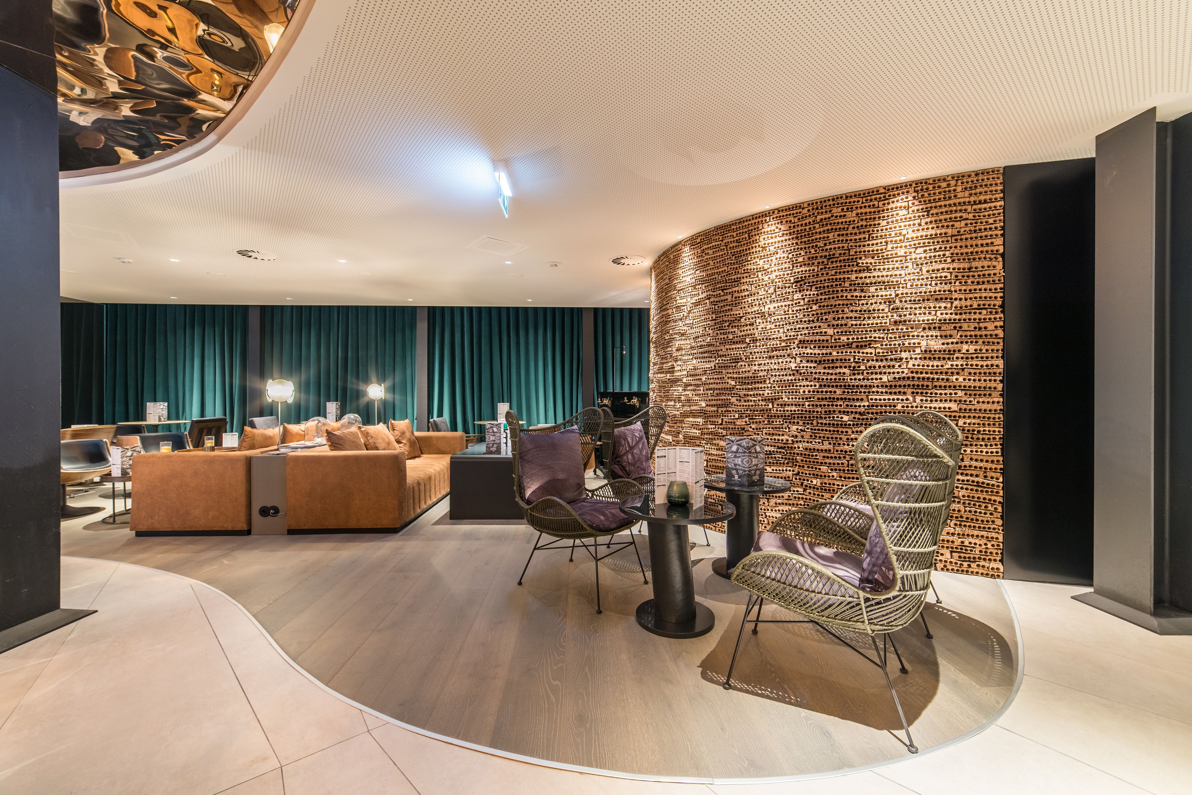 Bar (trong khuôn viên)