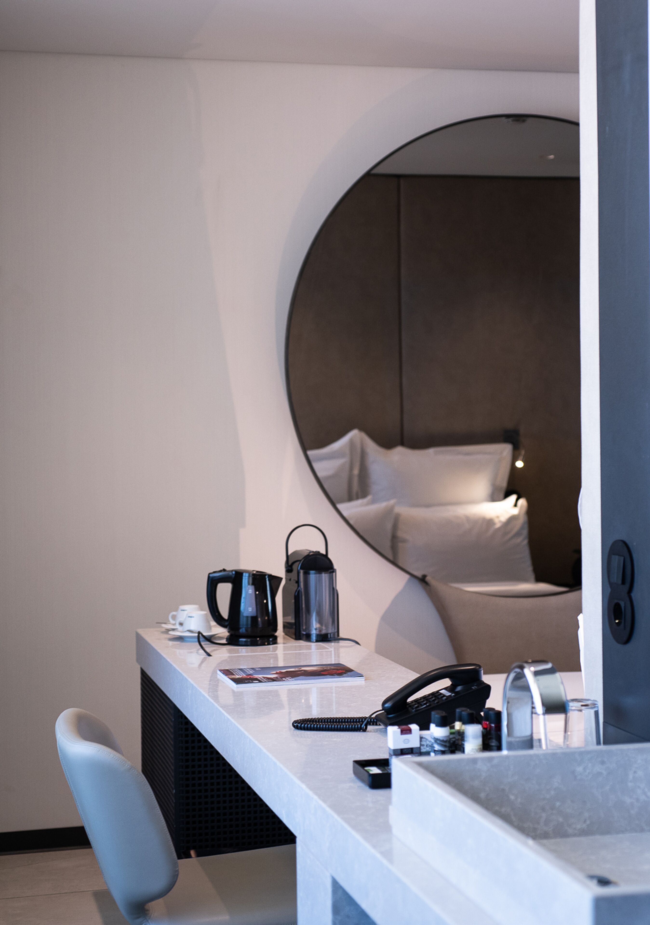 deluxe room | minibar, in-room safe, desk, blackout curtains