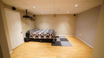 Economy Single Room, 1 Bedroom | 1 bedroom, bed sheets