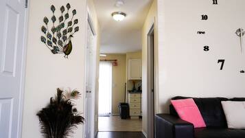 Economy Single Room, 1 Bedroom | Living room | TV