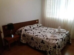 Desk, free WiFi - Pension Restaurante Vazquez (Vimianzo)