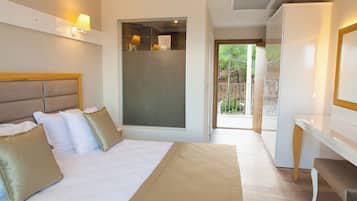 Minibar, in-room safe, desk, free WiFi