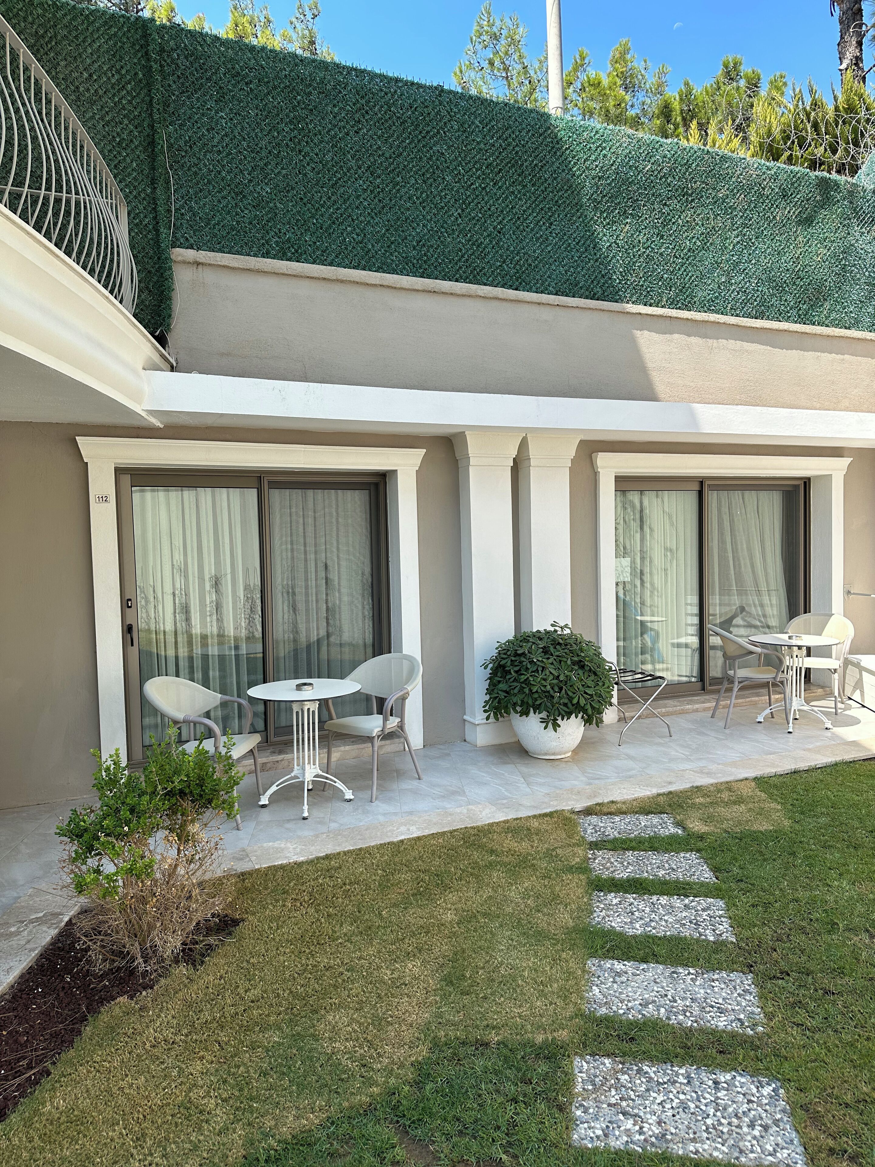 deluxe double room, garden view | 1 bedroom, minibar, in-room safe, desk