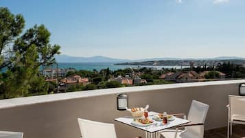 Khu ẩm thực ngoài trời