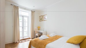 Apartment, 2 Bedrooms, Non Smoking | 2 bedrooms, iron/ironing board, cots/infant beds, free WiFi - Platinum Apartment Next to Westminster 9983 (London)