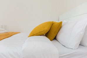 2 bedrooms, iron/ironing board, cribs/infant beds, free WiFi - Platinum Apartment Next to Westminster 9983 (London)