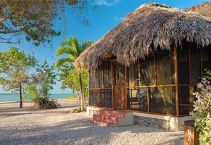 Bungalou, vistes a l'oceà | Caixa forta a l'habitació, cortines opaques i planxa i posts de planxar 