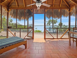 Bangalô, vista para o oceano | Terraço/pátio