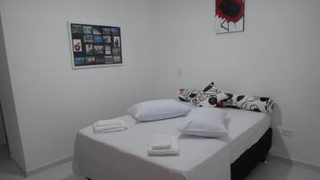 Minibar, Wi-Fi gratis, dan seprai linen