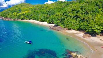 Pantai di sekitar