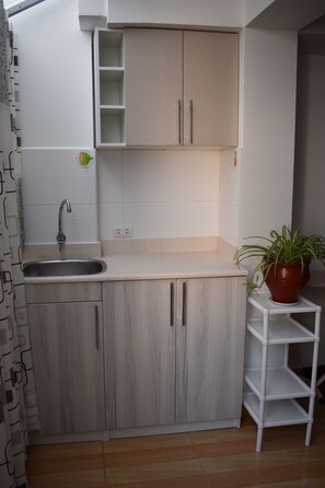 Standard Apartment, 2 Bedrooms, Non Smoking, Kitchenette | Private kitchenette